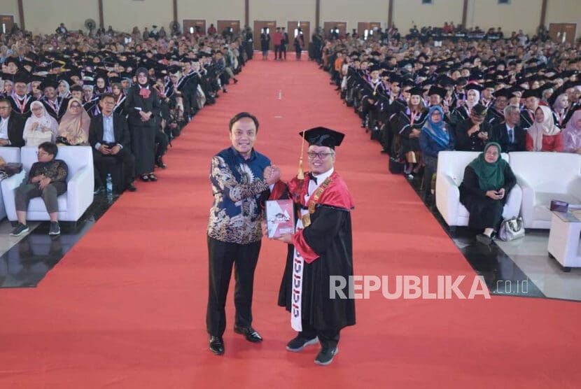 Telkom University Wisuda 1.479 Lulusan Dorong Jadi Problem Solving ...