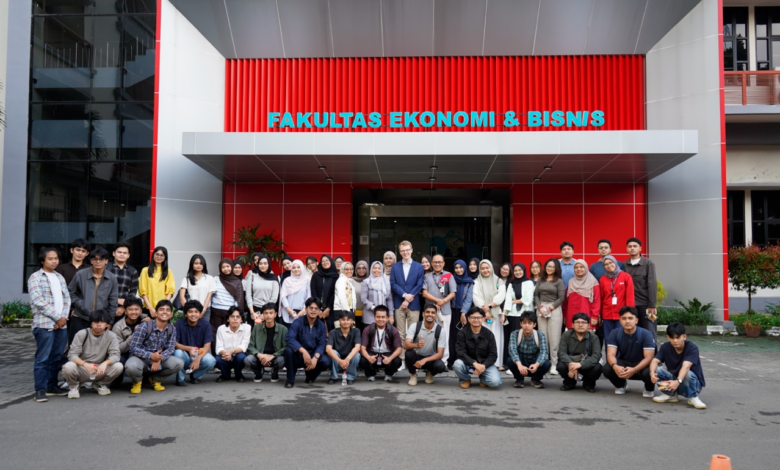 Guest Lecture Administrasi Bisnis Telkom University Bahas Keseimbangan Profit dan Hak Asasi Manusia dalam Bisnis Global