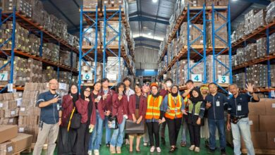 Mahasiswa DKV Telkom University Pelajari Industri Kemasan Berkelanjutan di PT Alkindo Naratama Tbk