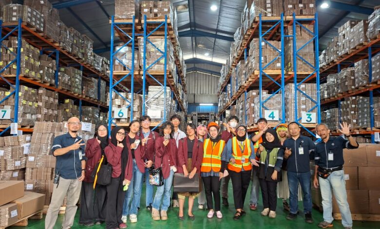 Mahasiswa DKV Telkom University Pelajari Industri Kemasan Berkelanjutan di PT Alkindo Naratama Tbk